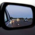 How to drive correctly using rear view mirrors