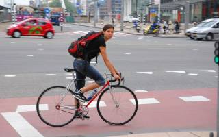 Is it possible for a cyclist to ride on the road?